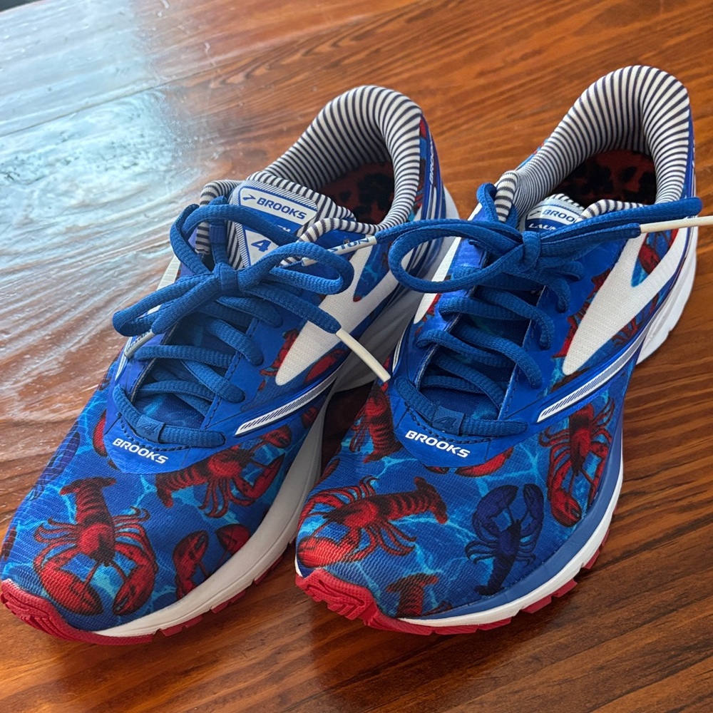 Brooks Vibrant Blue Lobster Print Sneakers